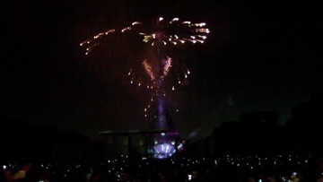 7月14日(火)3　エッフェル塔の花火、つづき