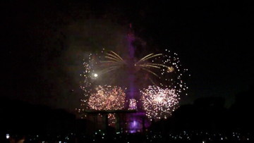 7月14日(火)3　エッフェル塔の花火、つづき