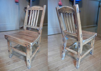 古木の小さな椅子
