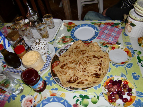 モロッコの朝ごはんスンメンを召し上がれ♪（2009.4.2）