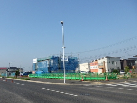 イチムラ帽子カバン店右側もフェンスで囲われ店舗建設工事が始まった！