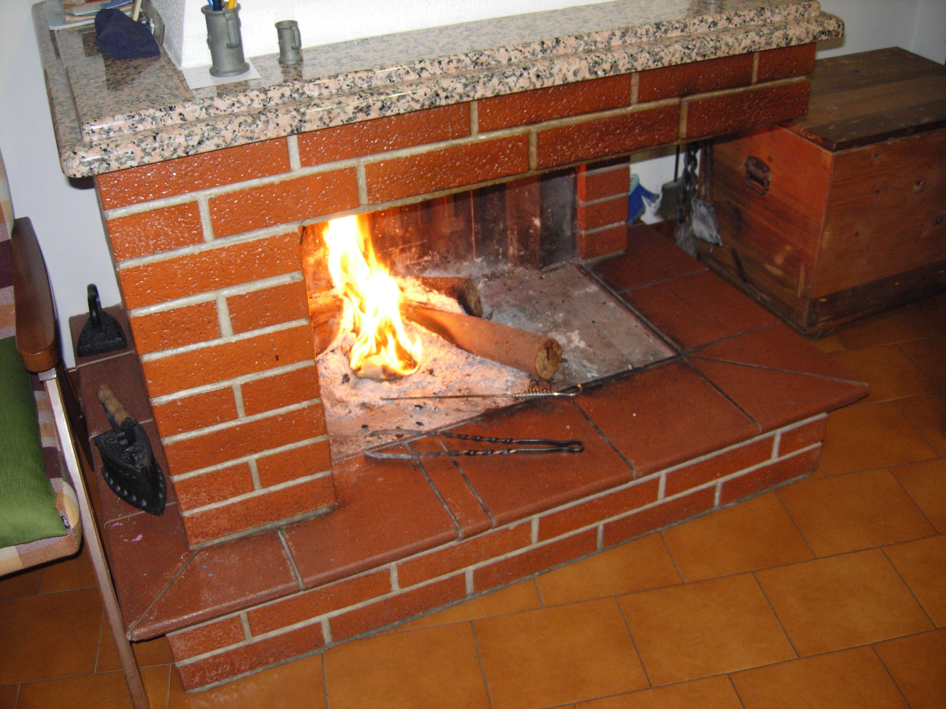 暖炉は珍しくない　芯から温まる