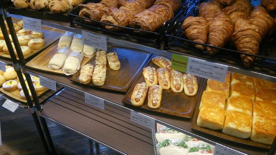つくば キュートの新店 デリフランスは、惣菜系パンが豊富でいい感じ！