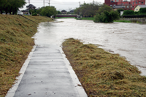 台風18号接近で桜川が氾濫の危機