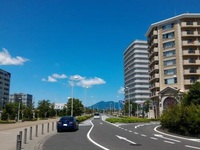 研究学園駅前から見た五月晴れの筑波山！