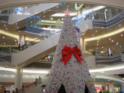 イオンレイクタウン 高さ9mのクリスマスツリー