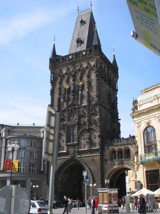 チェコ・プラハ　モルダウ川と旧市街地広場