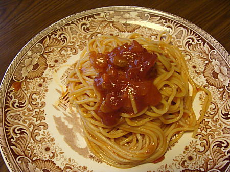 完熟トマトソースとキノコのパスタ