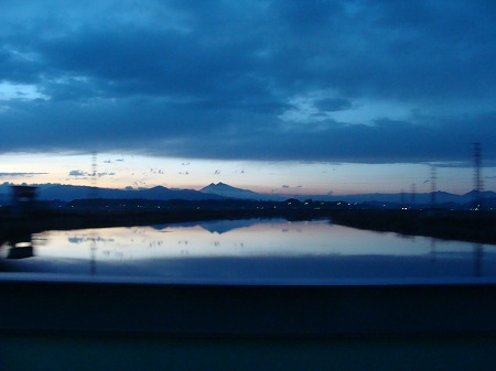 恋瀬川と筑波山～常磐線の車窓から