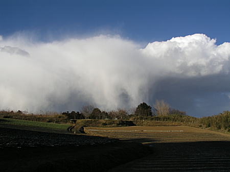 雲が吹き出す?
