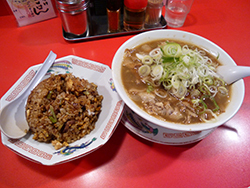 末廣ラーメン本舗 仙台駅前分店 (中華そば + ヤキメシ1/2セット) 末廣ラーメン本舗 仙台駅前分店 (中華そば + ヤキメシ1/2セット)
