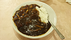 中国料理 満珠園 (牛バラ肉カレーご飯)