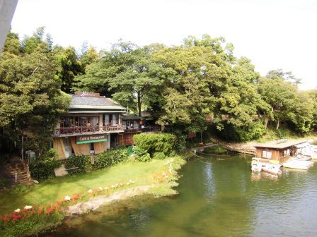 2015年秋　岡山出張(3)　旭川に面した碧水園でコーヒーを飲みながら岡山城を眺める！