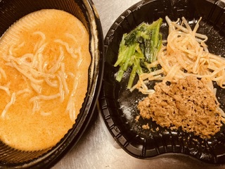 セブンでデニーズの担々麺 セブンでデニーズの担々麺