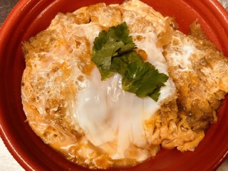 黄色いカツ丼作り 黄色いカツ丼作り