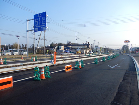 西平塚交差点からＢＩＧ　ＭＡＲＣＨＩまでの中央分離帯が繋がった！