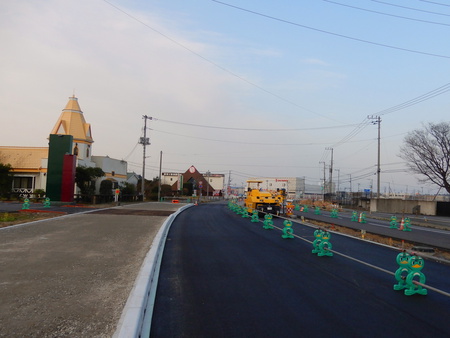 ばんどう太郎近くの県道土浦境線４車線化工事。西平塚交差点に横断歩道ができた！