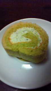 ルッコラのロールケーキ