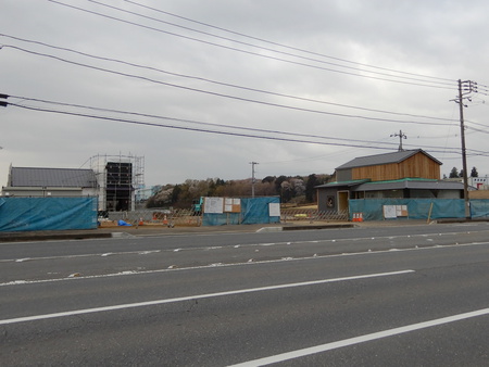 くら寿司前で進められている珈琲店とパスタ店の建築工事の状況！