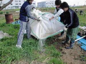 4月3日　田んぼ種まき