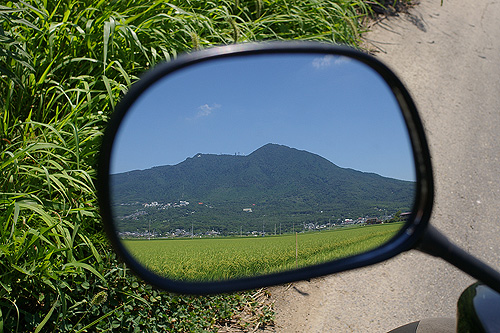 原付のミラーに映った筑波山