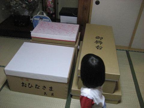 雛人形　出番待ち