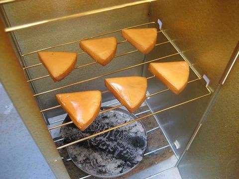 週末香房　燻製チーズ