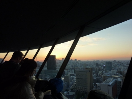 文京シビックセンター展望ラウンジで夕焼けの富士山を拝む！
