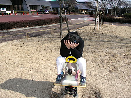 叱られて
