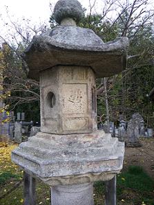 関東最古の石塔　　長久寺