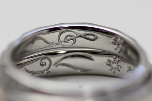 ハンマーテイストの結婚指輪