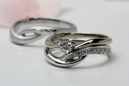 個性の異なる　結婚指輪