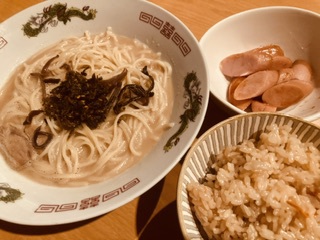 セブンの豚骨ラーメン