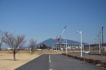 日本郵政ビルにちょこんとした４階出現、筑波山の眺めに影響が！